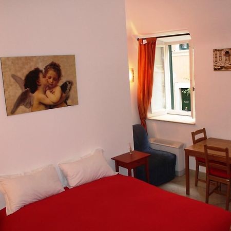 Hella Ibernesi 23 Fori Imperiali Inn, New Gestion! Рим Стая снимка
