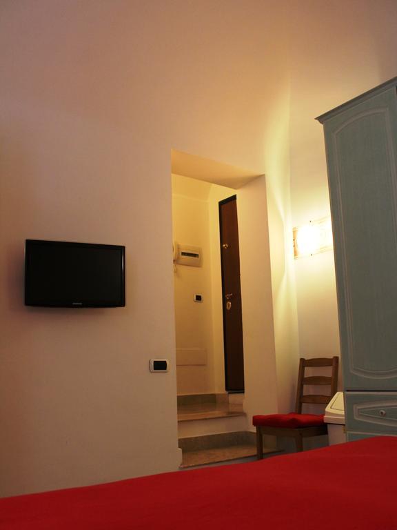 Hella Ibernesi 23 Fori Imperiali Inn, New Gestion! Рим Стая снимка